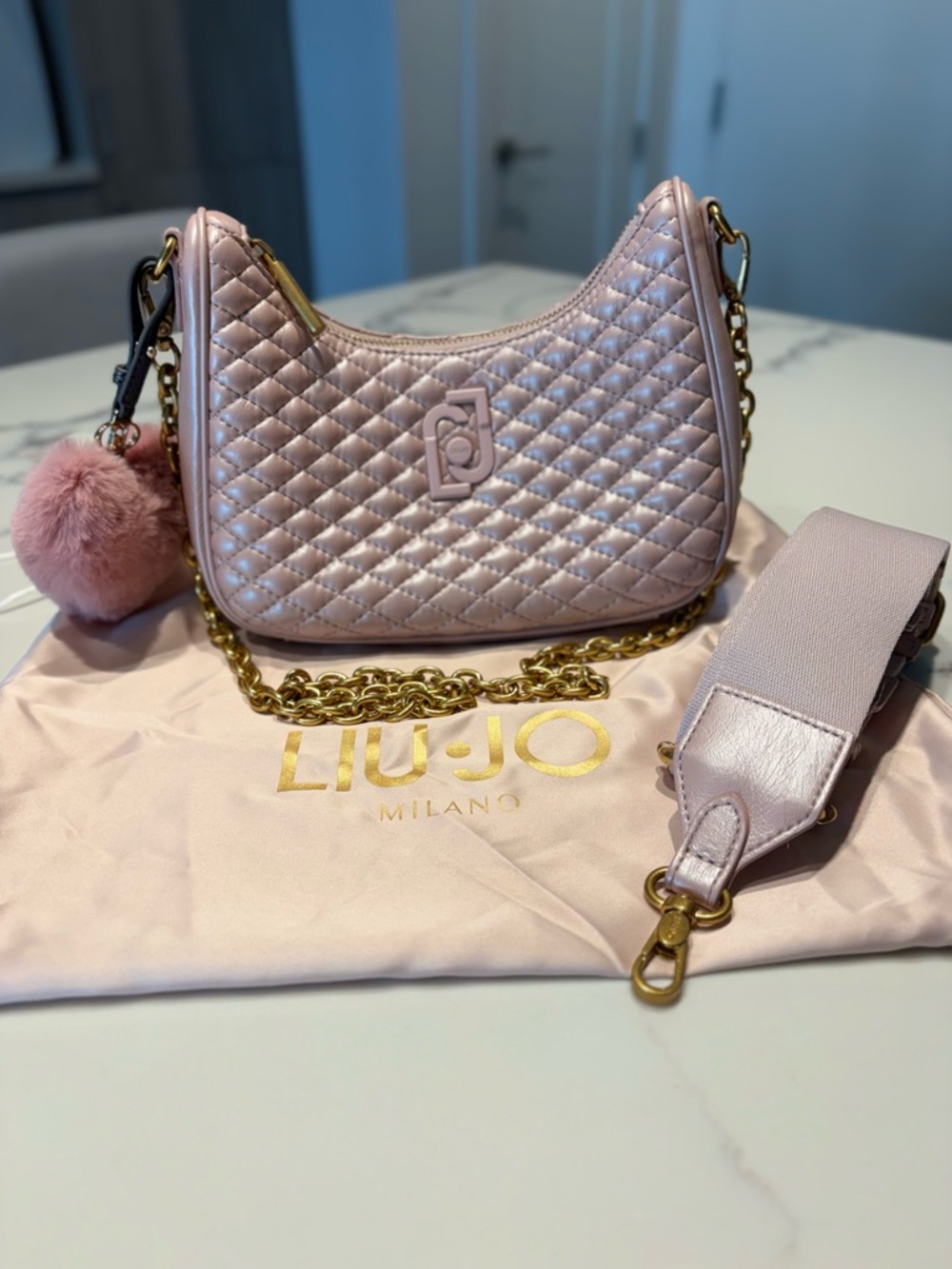 Liu Jo Quilted Shoulder Bag in Light Blush with Gold Chain